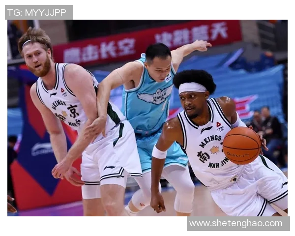 青岛篮球明星教练的成长之路与球队辉煌成就的背后故事